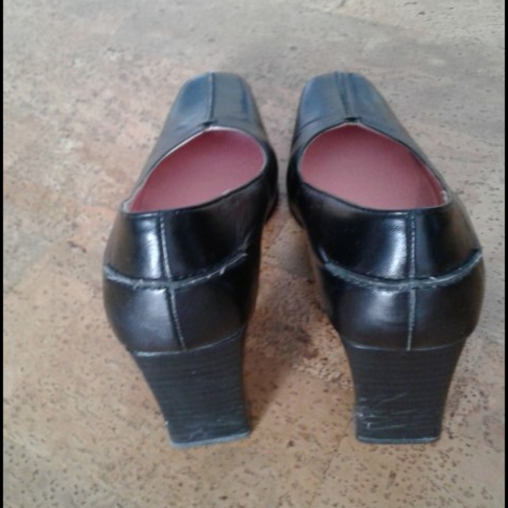 Black shoes - Picture 2 of 4